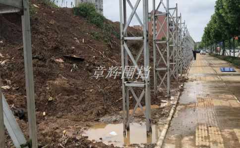 市政圍擋的柱子和連接件需要特別注意什么問題？