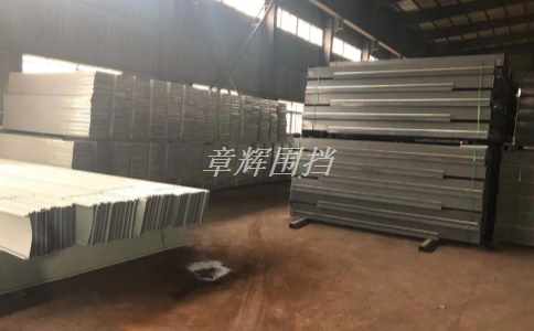 橡膠市政圍擋的性能特點(diǎn)及其適用領(lǐng)域介紹（橡膠市政圍擋特點(diǎn)）
