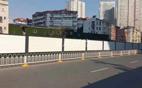 市政圍擋在場地布置和規(guī)劃中的位置安排和布局設(shè)計如何考慮？